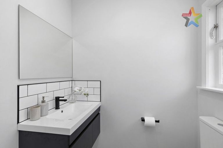 Photo of property in 385 Stokes Valley Road, Stokes Valley, Lower Hutt, 5019