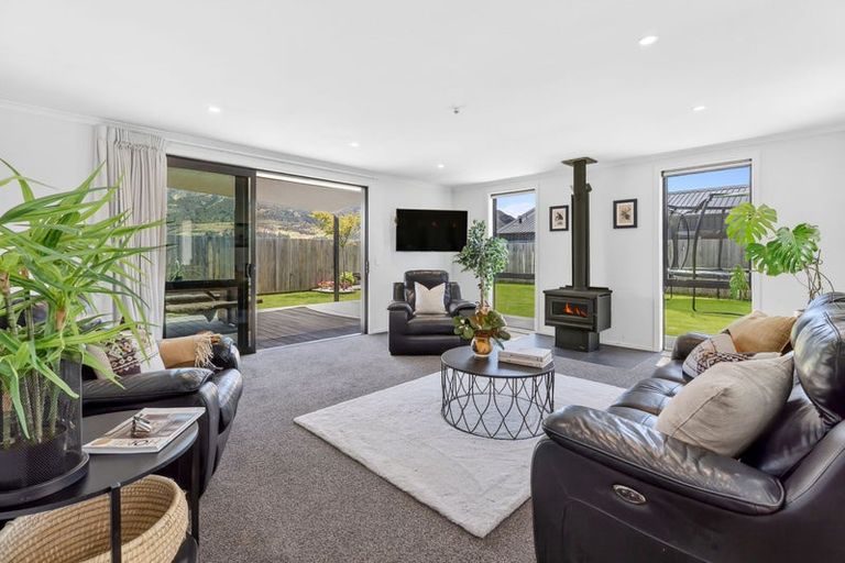 Photo of property in 9 Isthmus Place, Lake Hawea, Wanaka, 9382