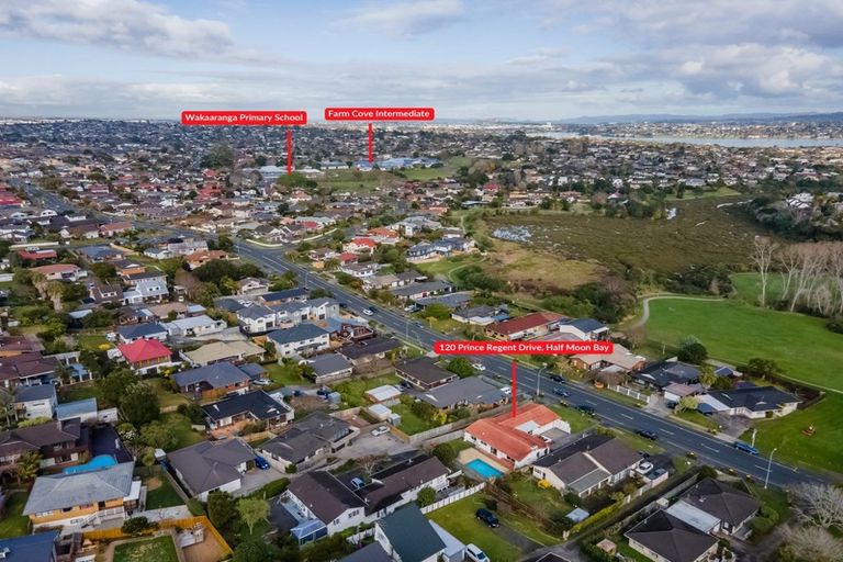 Photo of property in 120 Prince Regent Drive, Half Moon Bay, Auckland, 2012