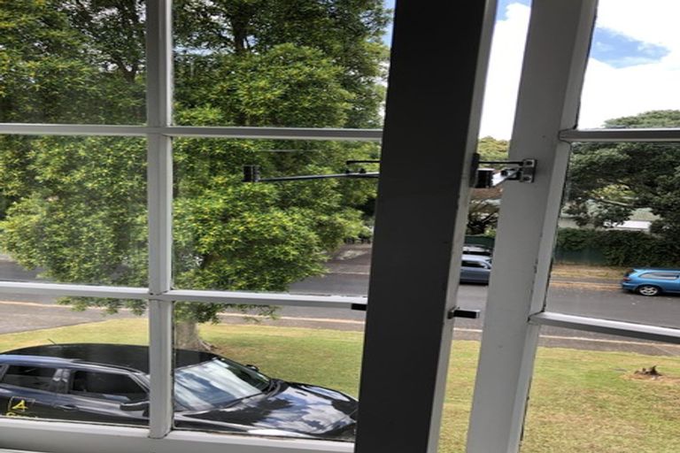 Photo of property in 17 Vandeleur Avenue, Birkdale, Auckland, 0626