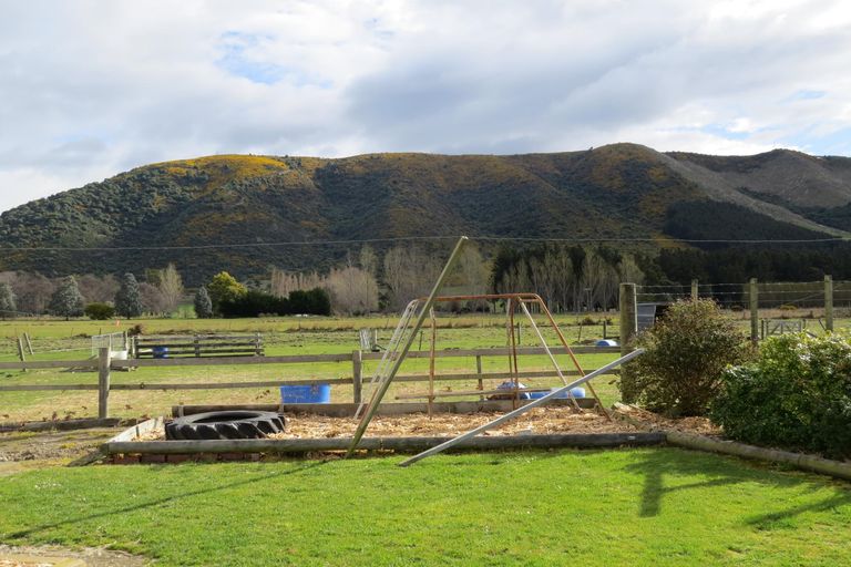 Photo of property in 76 Hakataramea Highway, Waimate, 7977