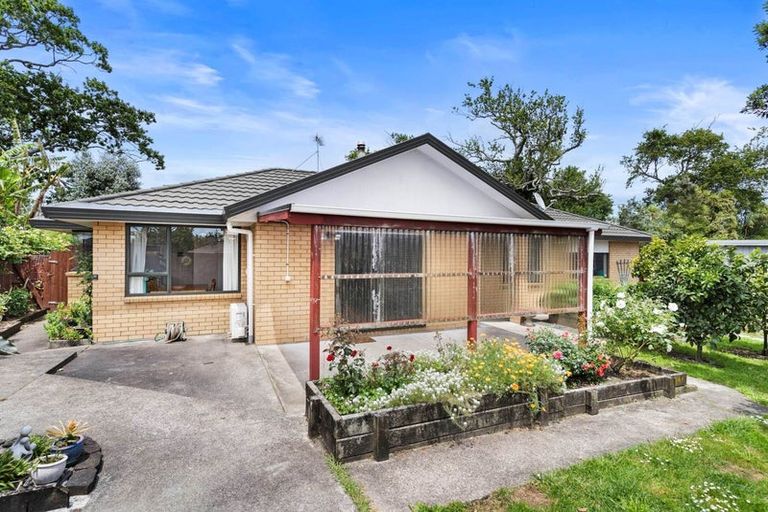 Photo of property in 3 Carling Avenue, Massey, Auckland, 0614