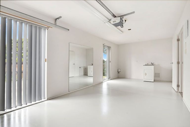 Photo of property in 1/18 Forrest Hill Road, Forrest Hill, Auckland, 0620