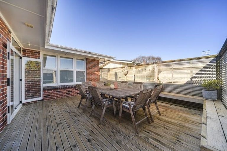 Photo of property in 6 Innes Place, Roslyn, Palmerston North, 4414