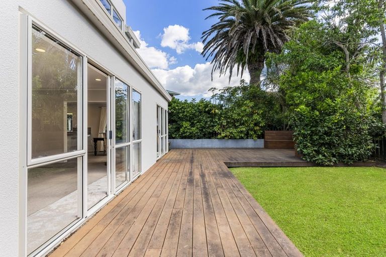 Photo of property in 2/13 Eversleigh Road, Belmont, Auckland, 0622