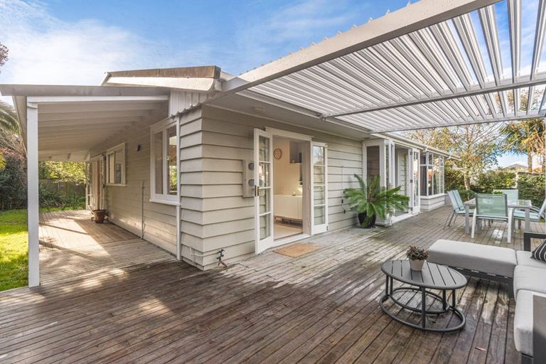 Photo of property in 12 Midway Avenue, Castor Bay, Auckland, 0620