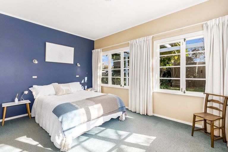 Photo of property in 218 Muritai Road, Eastbourne, Lower Hutt, 5013