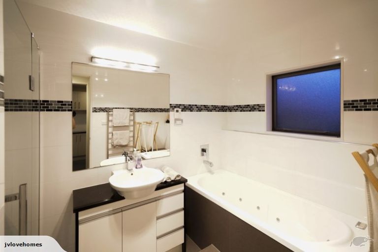 Photo of property in 10 Bayside Drive, Browns Bay, Auckland, 0630