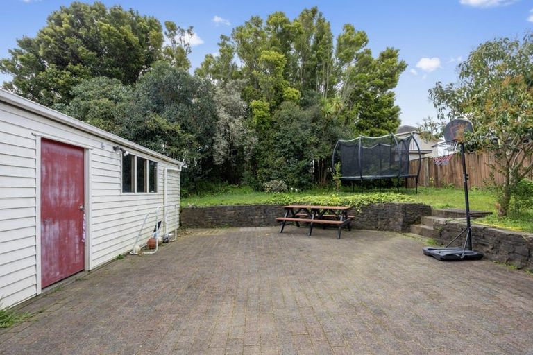 Photo of property in 9 Grimshaw Place, Henderson, Auckland, 0612