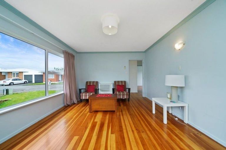 Photo of property in 6 Eton Place, Levin, 5510