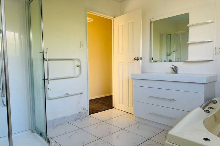 Photo of property in 1/22 Becroft Drive, Forrest Hill, Auckland, 0620