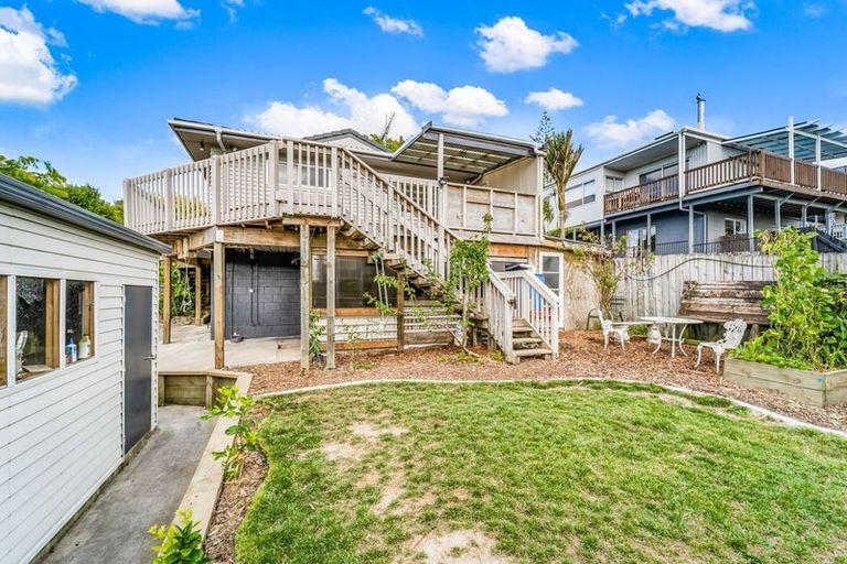 Photo of property in 5 Seabar Place, Glen Eden, Auckland, 0602
