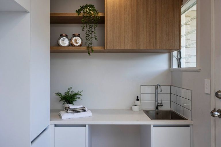 Photo of property in 2/99 Panama Road, Mount Wellington, Auckland, 1062