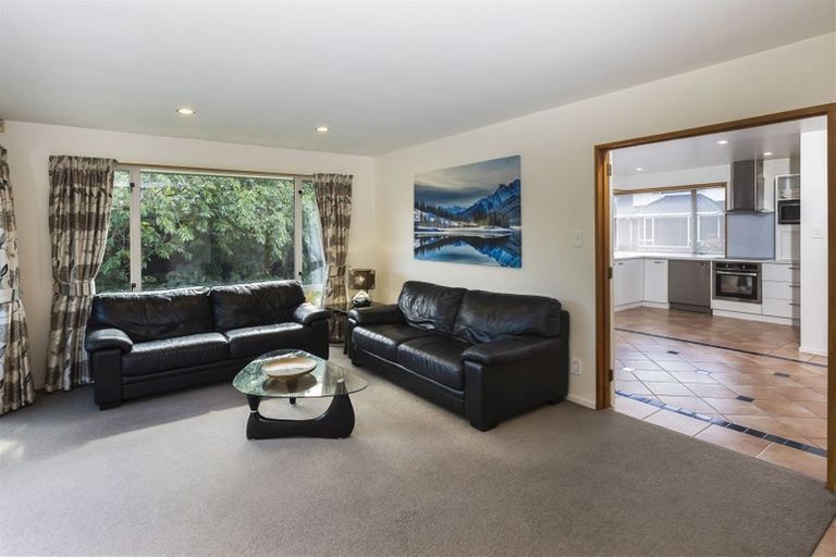 Photo of property in 16 Huntingdon Place, Avonhead, Christchurch, 8042