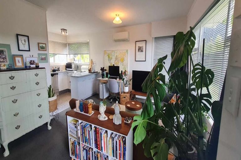 Photo of property in 2/108 Canongate Street, Birkdale, Auckland, 0626