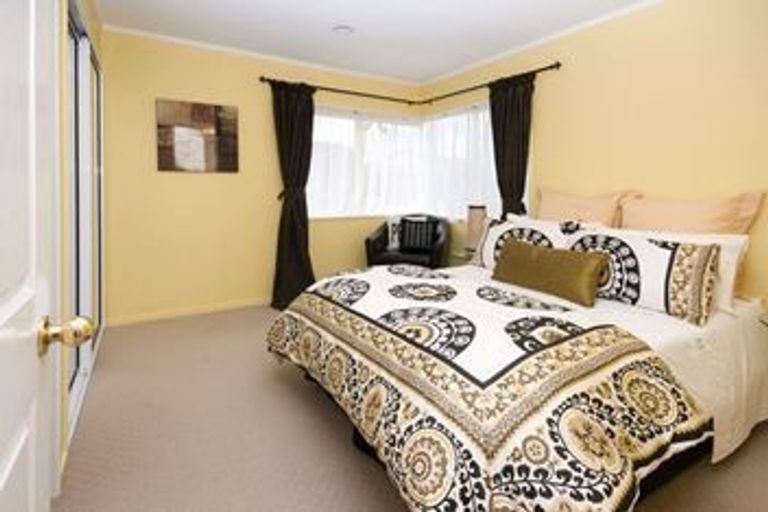 Photo of property in 1 Jay Court, Botany Downs, Auckland, 2010