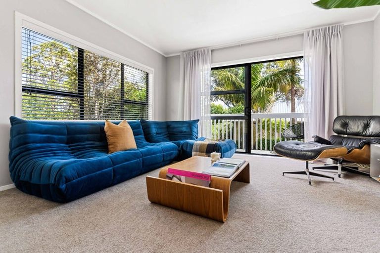 Photo of property in 21 Fraser Road, Narrow Neck, Auckland, 0624