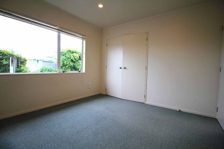Photo of property in 27 Coniston Avenue, Te Atatu South, Auckland, 0610