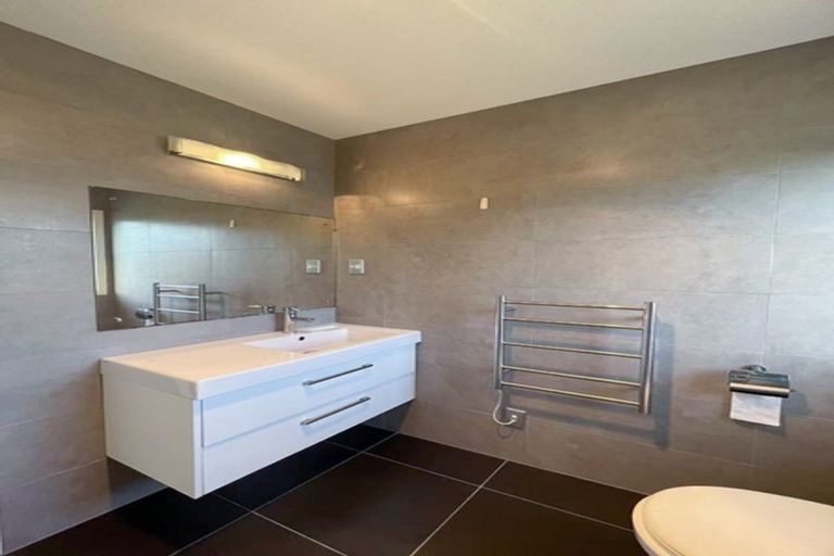 Photo of property in 16 Holland Road, Hillcrest, Auckland, 0627