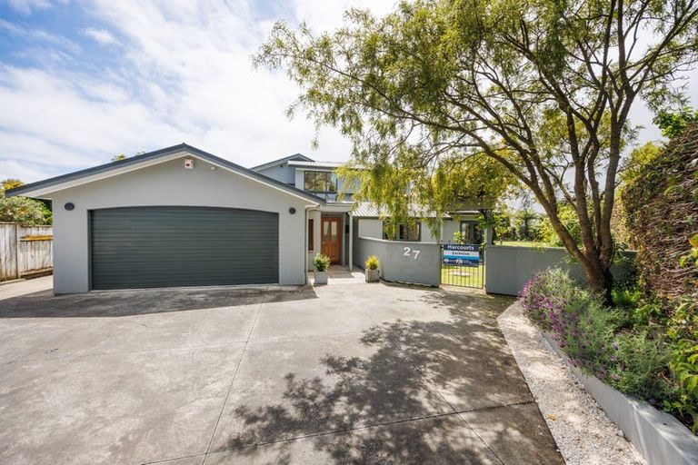 Photo of property in 27 Abby Road, Fitzherbert, Palmerston North, 4410