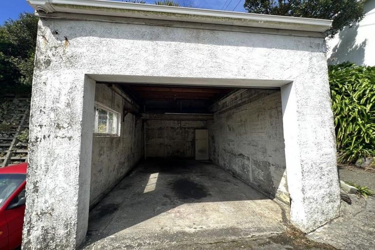 Photo of property in 9 Hungerford Road, Lyall Bay, Wellington, 6022