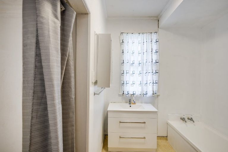 Photo of property in 73 Barker Road, Marewa, Napier, 4110