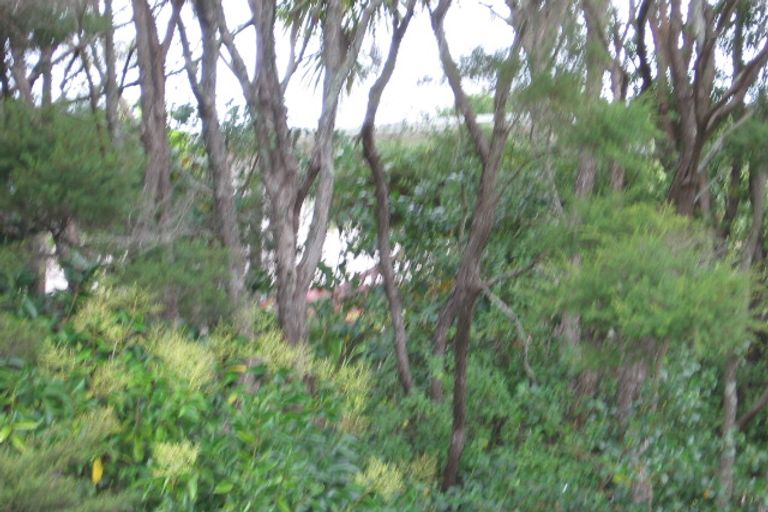 Photo of property in 17 Glencourt Place, Glenfield, Auckland, 0629