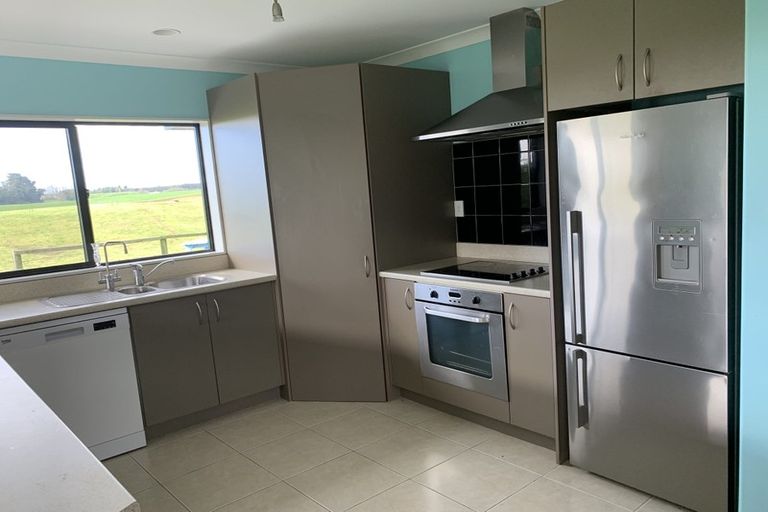 Photo of property in 81 Ohinepanea Road, Pukehina, Te Puke, 3186