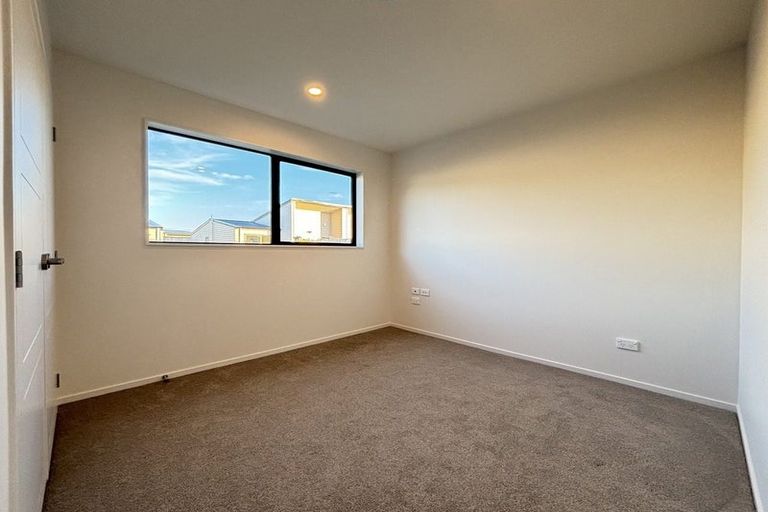 Photo of property in 24a Poruru Close, Papakura, 2110
