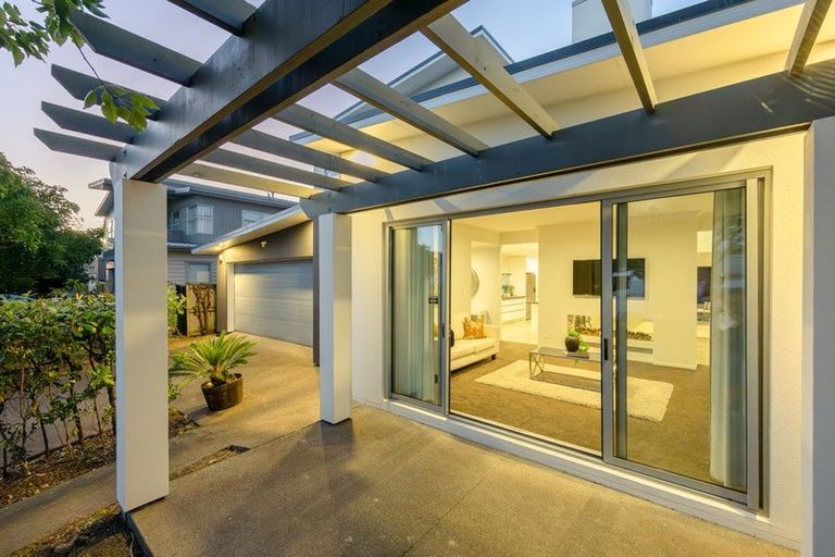 Photo of property in 8 Tuatini Place, Long Bay, Auckland, 0630