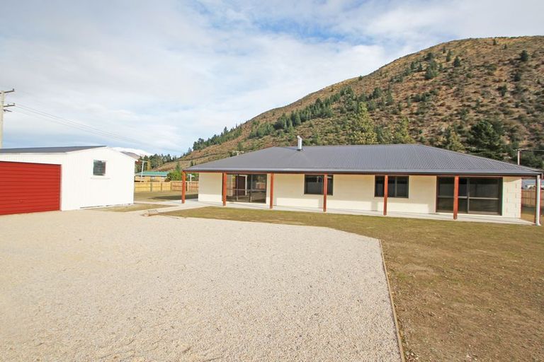 Photo of property in 8 Ranfurly Street, Kurow, 9435