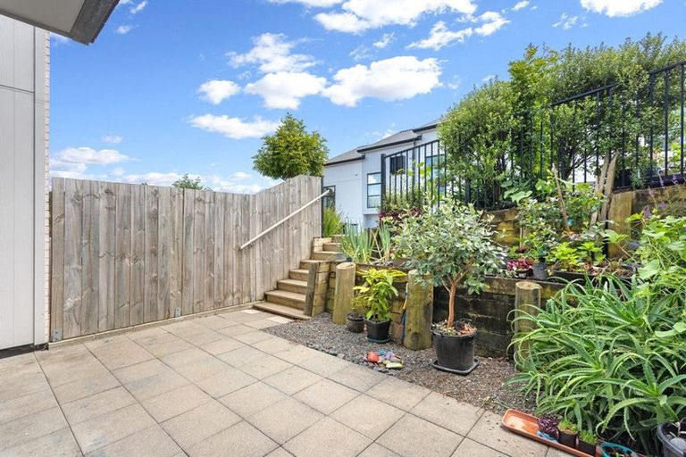 Photo of property in 5 Tokai Place, Glen Eden, Auckland, 0602