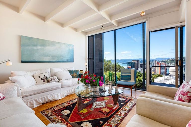 Photo of property in 25 Clermont Terrace, Kelburn, Wellington, 6012