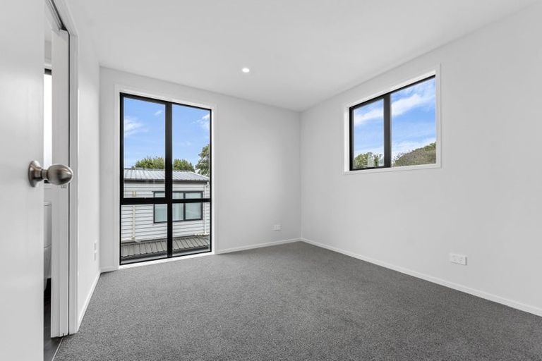 Photo of property in 66e Royal View Road, Te Atatu South, Auckland, 0610