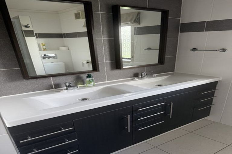 Photo of property in 20 Widmore Drive, Massey, Auckland, 0614