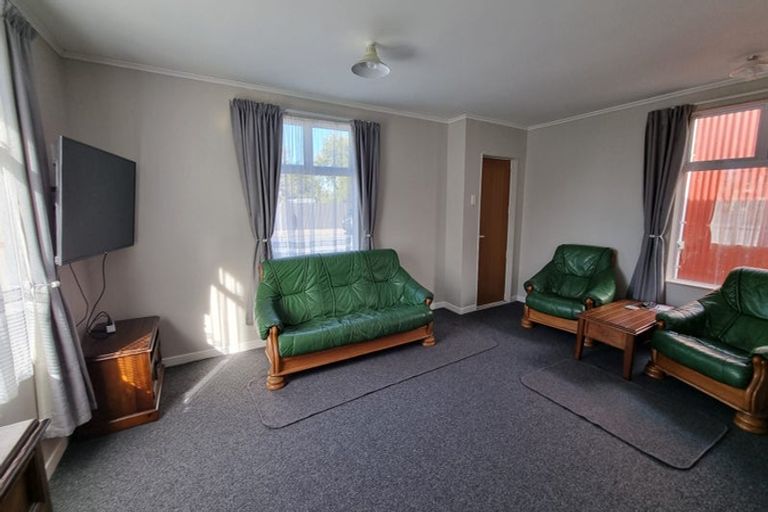 Photo of property in 26 Seaward Road, Edendale, 9825