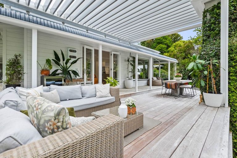 Photo of property in 47 Waipuia Place, Greenhithe, Auckland, 0632