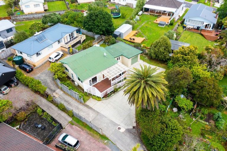 Photo of property in 17 Paramu Avenue, Birkdale, Auckland, 0626