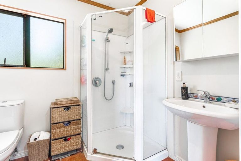 Photo of property in 214 Shaw Road, Oratia, Auckland, 0604