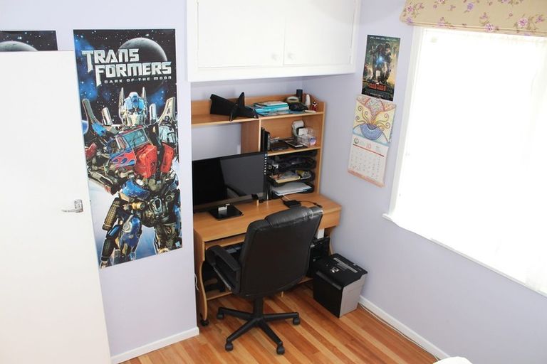 Photo of property in 6 Warren Street, Paparangi, Wellington, 6037