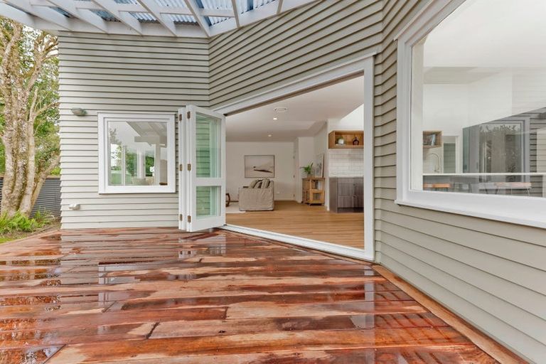 Photo of property in 51 Cambridge Road, Riverhead, 0820