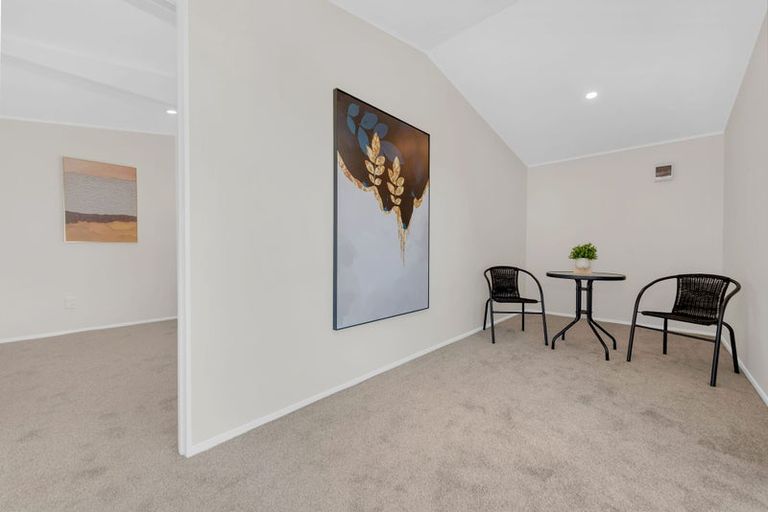 Photo of property in 30 Becker Drive, Weymouth, Auckland, 2103