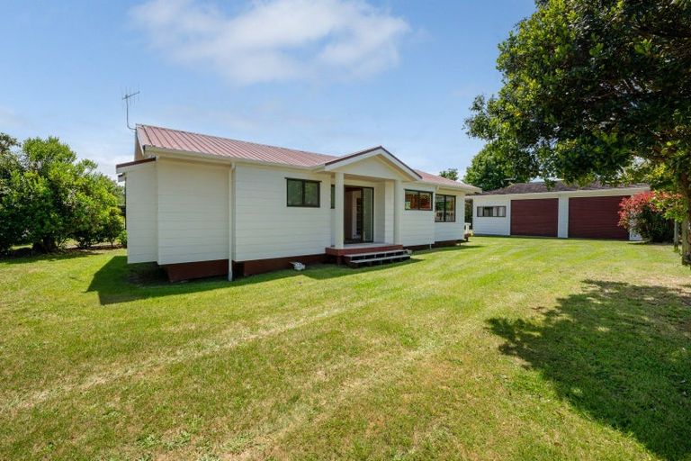 Photo of property in 16 Irwin Place, Kinloch, Taupo, 3377