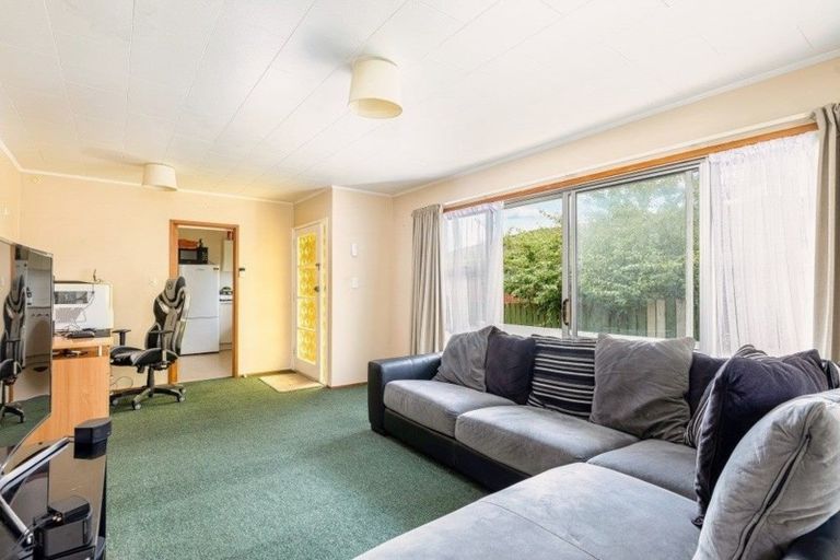 Photo of property in 1/185 Henderson Valley Road, Henderson, Auckland, 0612