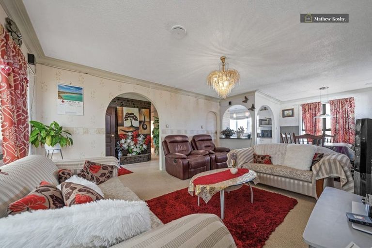 Photo of property in 17 Tiroroa Avenue, Te Atatu South, Auckland, 0610