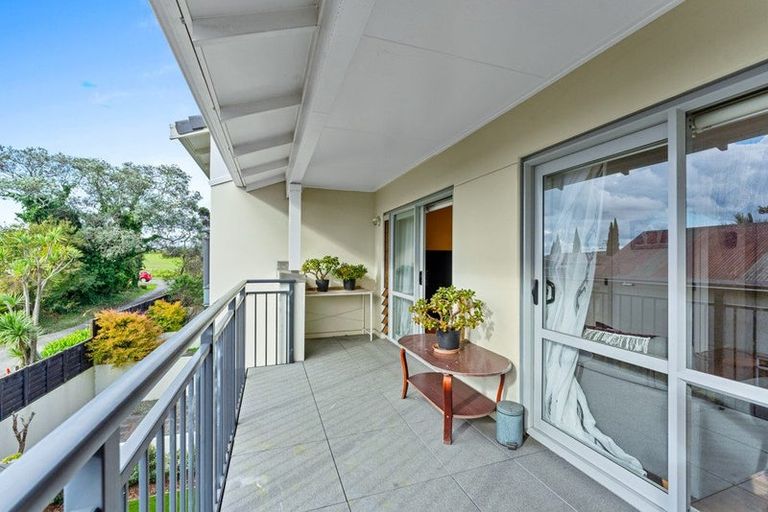 Photo of property in 14a/71 Spencer Road, Oteha, Auckland, 0632