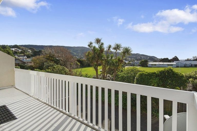 Photo of property in 2/9 Tawa Street, Tawa, Wellington, 5028