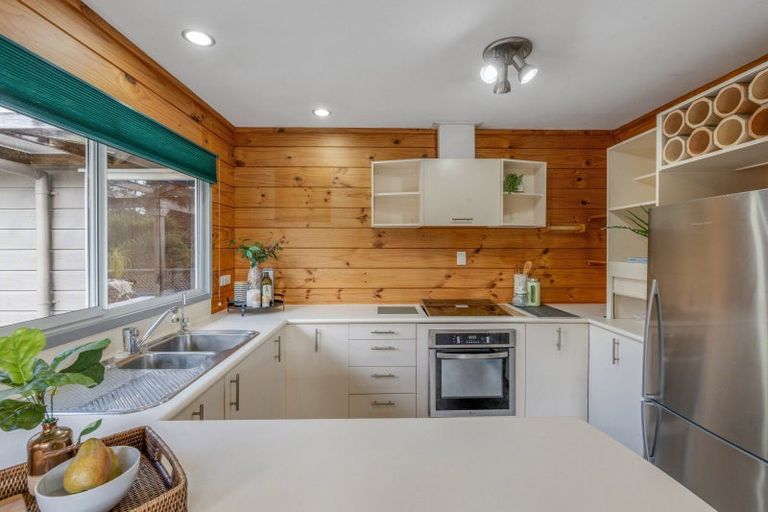 Photo of property in 34 Lochend Place, Highland Park, Auckland, 2010