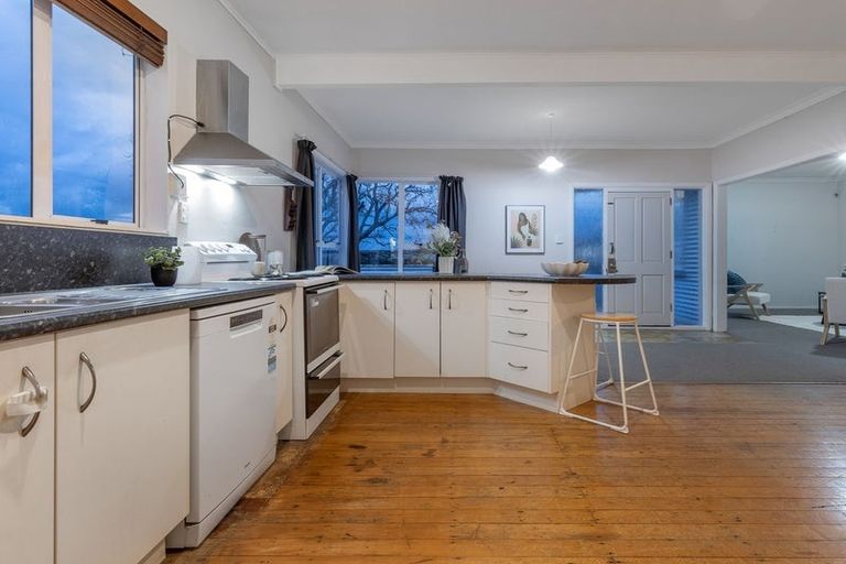 Photo of property in 1 Quinn Road, Levin, 5510