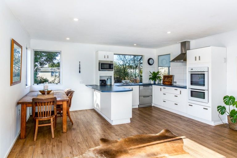 Photo of property in 2 Ashford Place, Havelock North, 4130